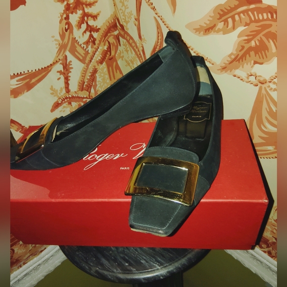 Roger Vivier Shoes - Roger Vivier Belle du Jour Black Suede Low-heeled Shoes Gold Buckle Sz 7